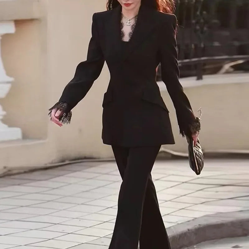 Vinieer Black suit for women's